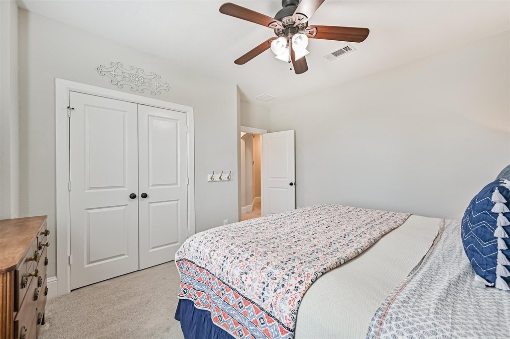Friendswood, Texas, 77546, United States, 5 Bedrooms Bedrooms, ,4 BathroomsBathrooms,Residential,Forsale,1936498
