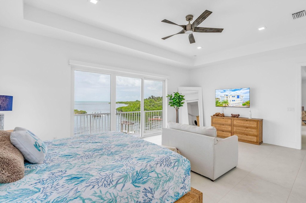 MARATHON, Florida, 33050, United States, 5 Bedrooms Bedrooms, ,5.5 BathroomsBathrooms,Residential,Forsale,1968258