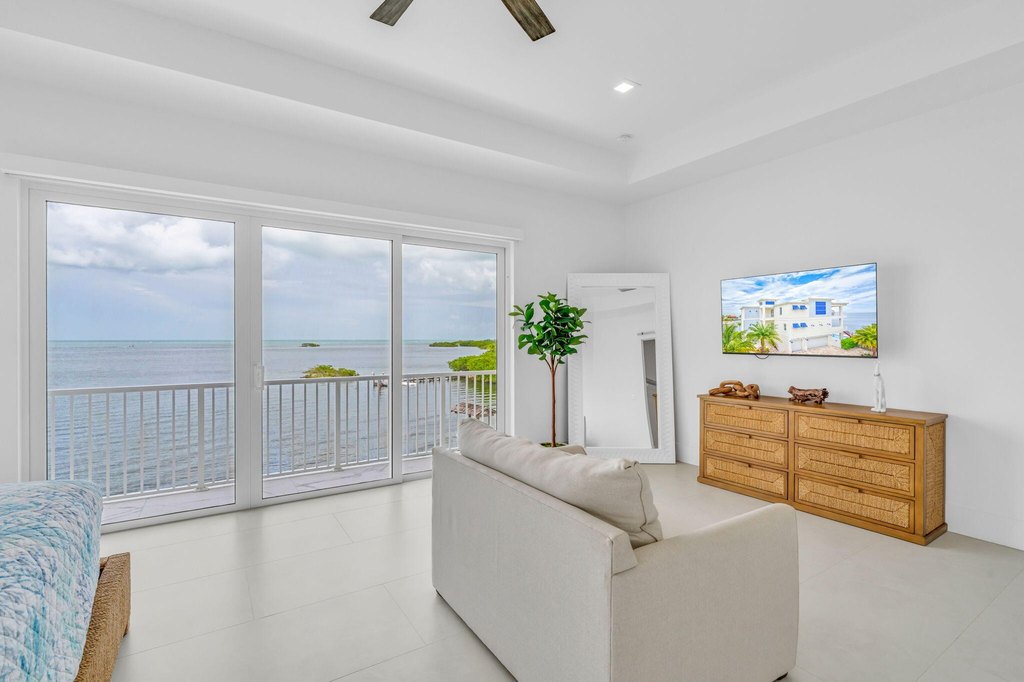 MARATHON, Florida, 33050, United States, 5 Bedrooms Bedrooms, ,5.5 BathroomsBathrooms,Residential,Forsale,1968258