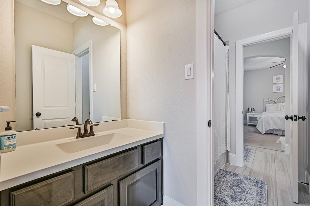 Friendswood, Texas, 77546, United States, 5 Bedrooms Bedrooms, ,4 BathroomsBathrooms,Residential,Forsale,1936498
