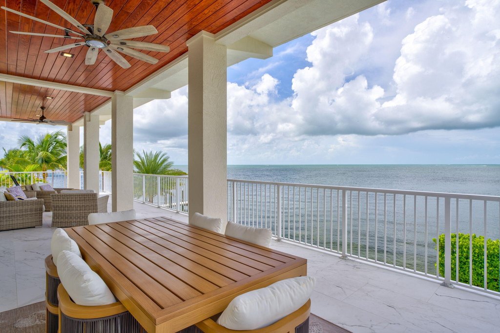 MARATHON, Florida, 33050, United States, 5 Bedrooms Bedrooms, ,5.5 BathroomsBathrooms,Residential,Forsale,1968258