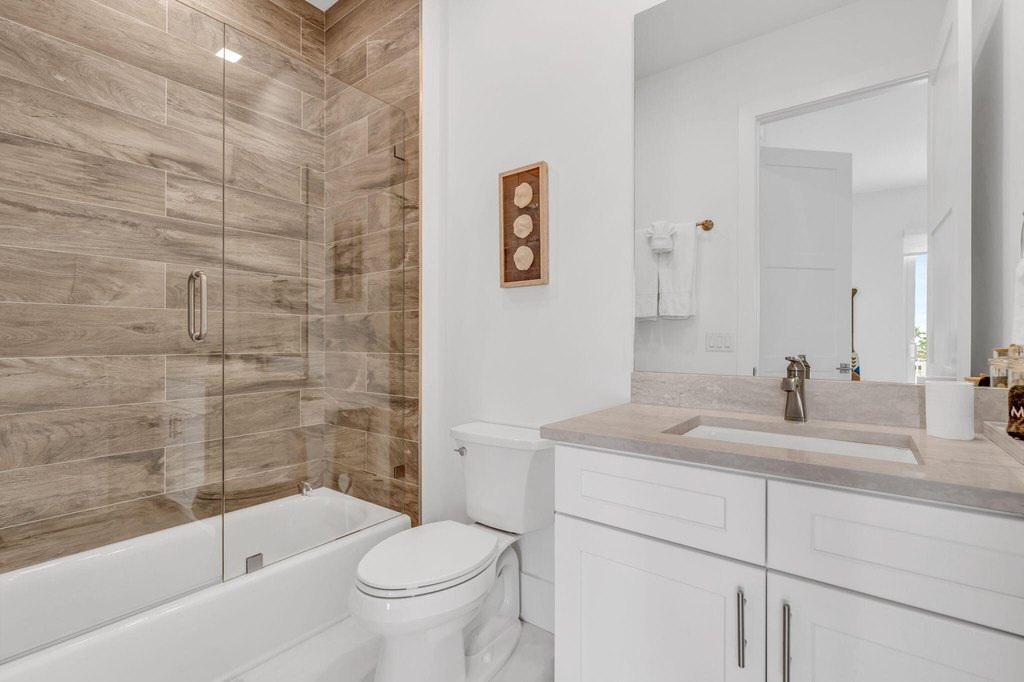 MARATHON, Florida, 33050, United States, 5 Bedrooms Bedrooms, ,5.5 BathroomsBathrooms,Residential,Forsale,1968258