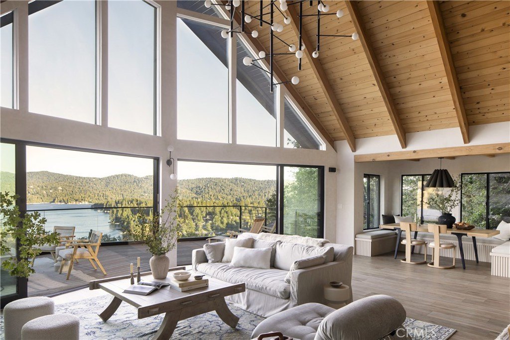 Lake Arrowhead, California, 92352, United States, 5 Bedrooms Bedrooms, ,4.5 BathroomsBathrooms,Residential,Forsale,1934019