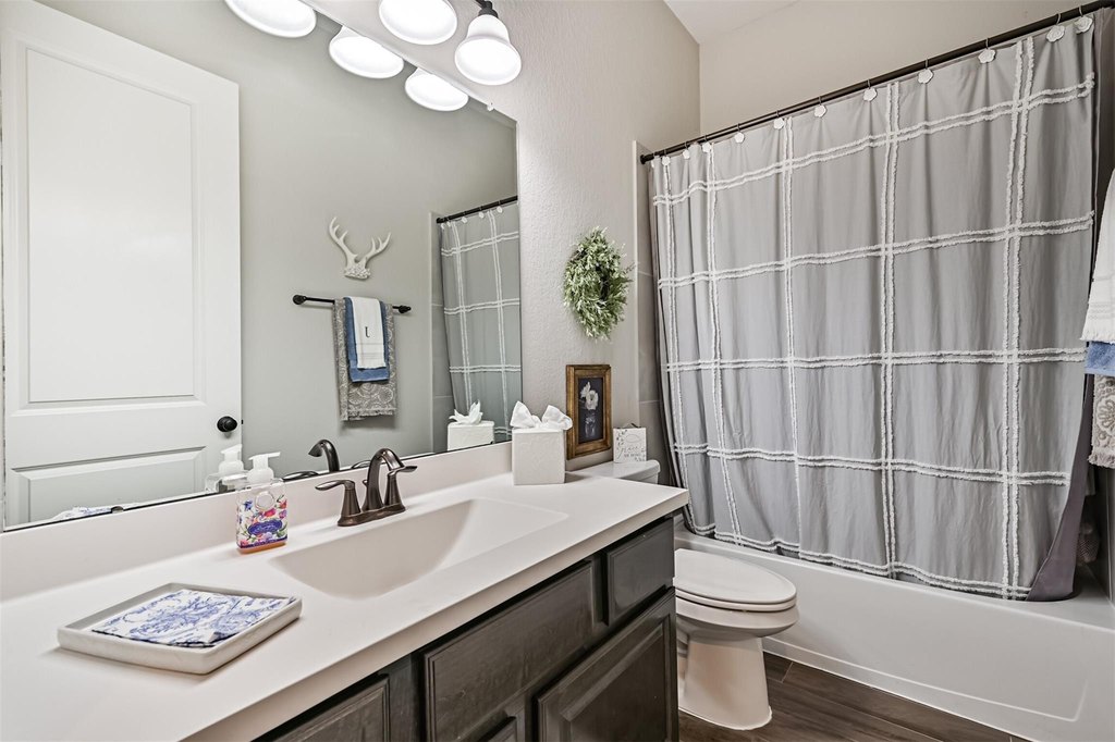 Friendswood, Texas, 77546, United States, 5 Bedrooms Bedrooms, ,4 BathroomsBathrooms,Residential,Forsale,1936498