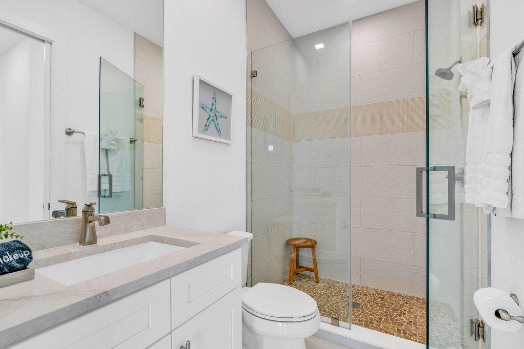 MARATHON, Florida, 33050, United States, 5 Bedrooms Bedrooms, ,5.5 BathroomsBathrooms,Residential,Forsale,1968258