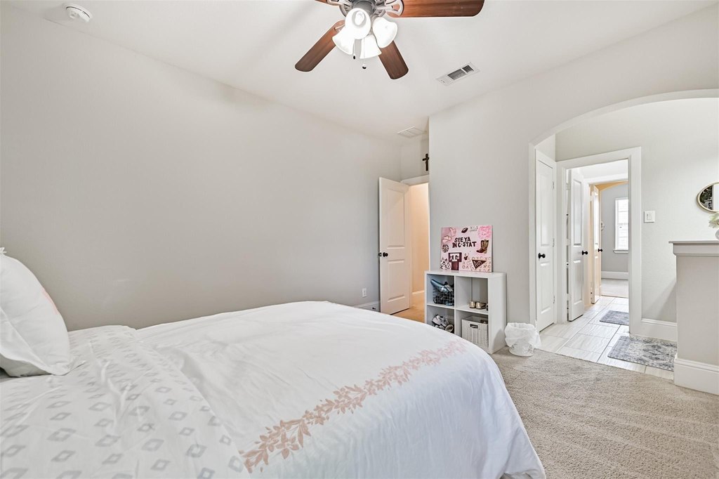 Friendswood, Texas, 77546, United States, 5 Bedrooms Bedrooms, ,4 BathroomsBathrooms,Residential,Forsale,1936498