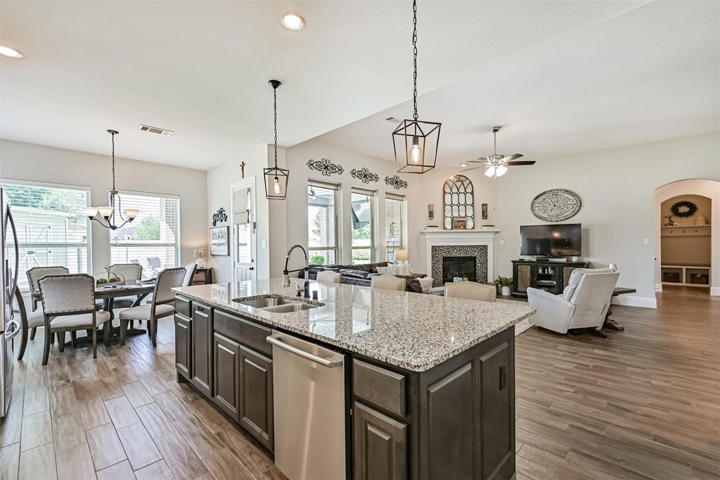 Friendswood, Texas, 77546, United States, 5 Bedrooms Bedrooms, ,4 BathroomsBathrooms,Residential,Forsale,1936498
