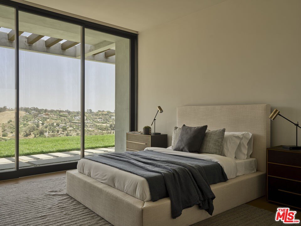 Malibu, California, 90265, United States, 4 Bedrooms Bedrooms, ,3.5 BathroomsBathrooms,Residential,Forsale,1922139