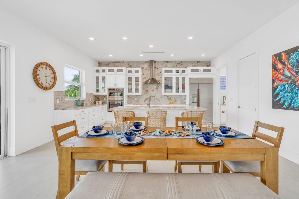 MARATHON, Florida, 33050, United States, 5 Bedrooms Bedrooms, ,5.5 BathroomsBathrooms,Residential,Forsale,1968258