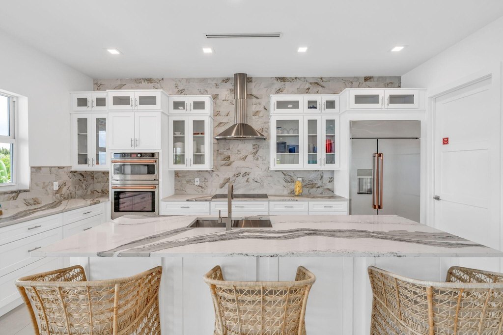 MARATHON, Florida, 33050, United States, 5 Bedrooms Bedrooms, ,5.5 BathroomsBathrooms,Residential,Forsale,1968258