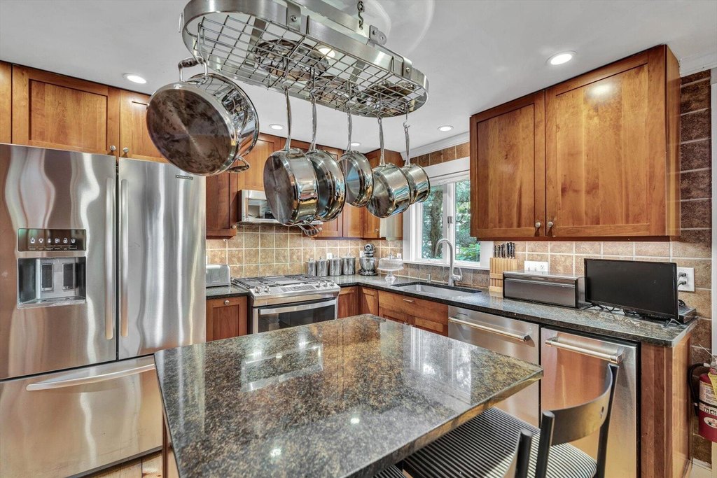 Provincetown, Massachusetts, 02657, United States, 8 Bedrooms Bedrooms, ,7 BathroomsBathrooms,Residential,Forsale,1883799