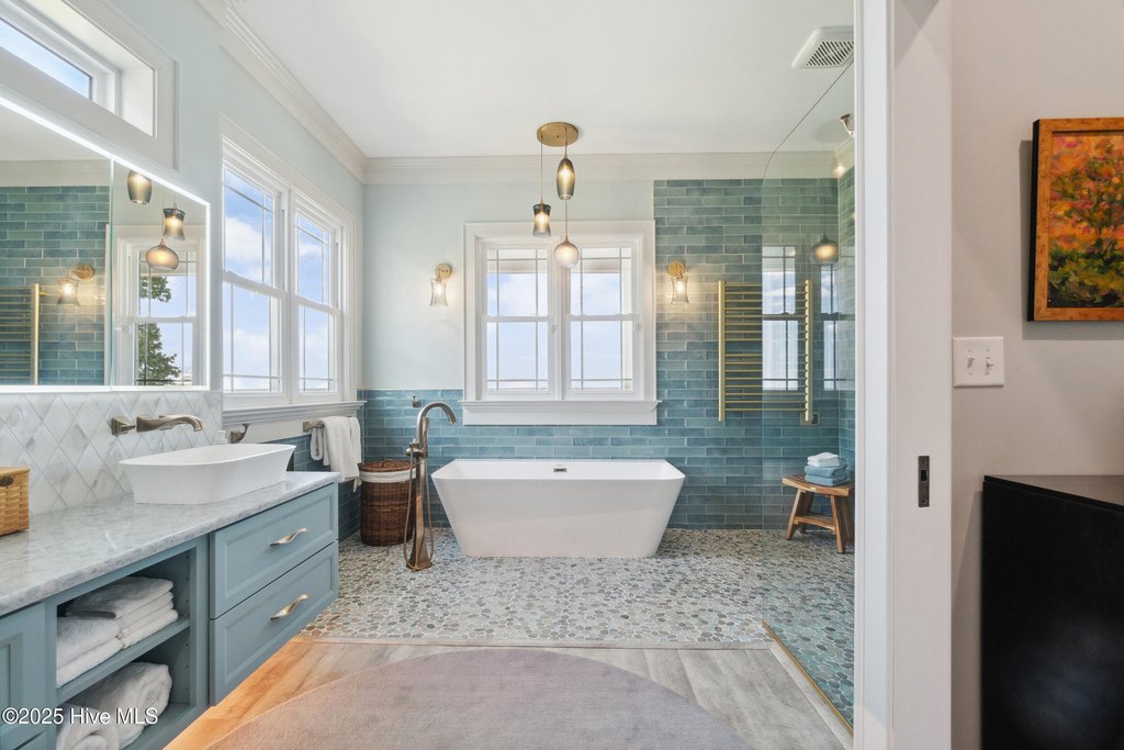 Edenton, North Carolina, 27932, United States, 4 Bedrooms Bedrooms, ,4.5 BathroomsBathrooms,Residential,Forsale,1892313