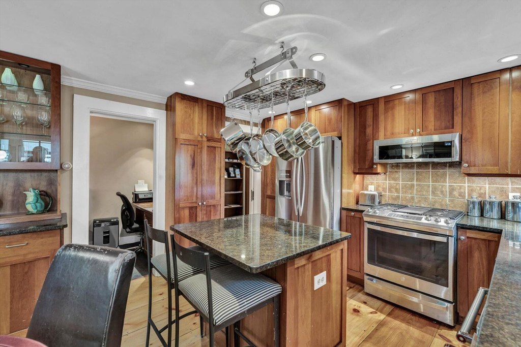 Provincetown, Massachusetts, 02657, United States, 8 Bedrooms Bedrooms, ,7 BathroomsBathrooms,Residential,Forsale,1883799