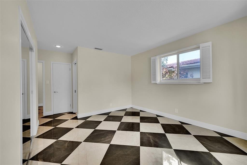 Hollywood, Florida, 33019, United States, 2 Bedrooms Bedrooms, ,2 BathroomsBathrooms,Residential,Forsale,1903988