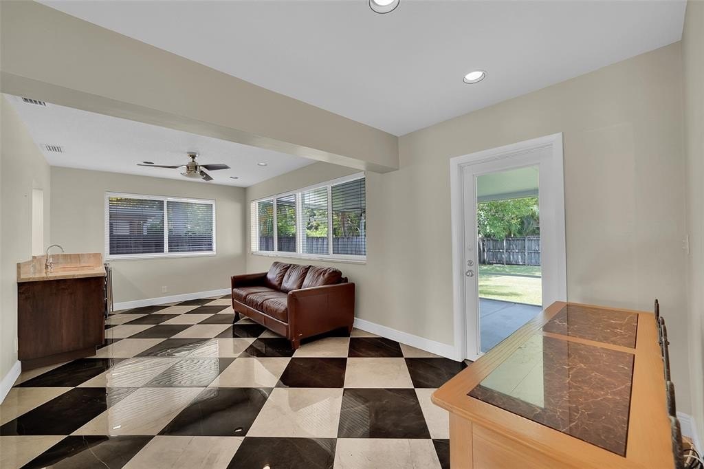 Hollywood, Florida, 33019, United States, 2 Bedrooms Bedrooms, ,2 BathroomsBathrooms,Residential,Forsale,1903988