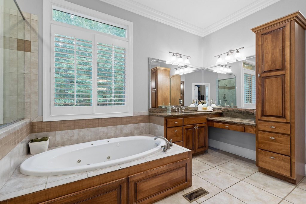 Signal Mountain, Tennessee, 37377, United States, 6 Bedrooms Bedrooms, ,4.5 BathroomsBathrooms,Residential,Forsale,1946768