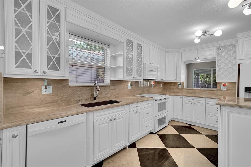Hollywood, Florida, 33019, United States, 2 Bedrooms Bedrooms, ,2 BathroomsBathrooms,Residential,Forsale,1903988