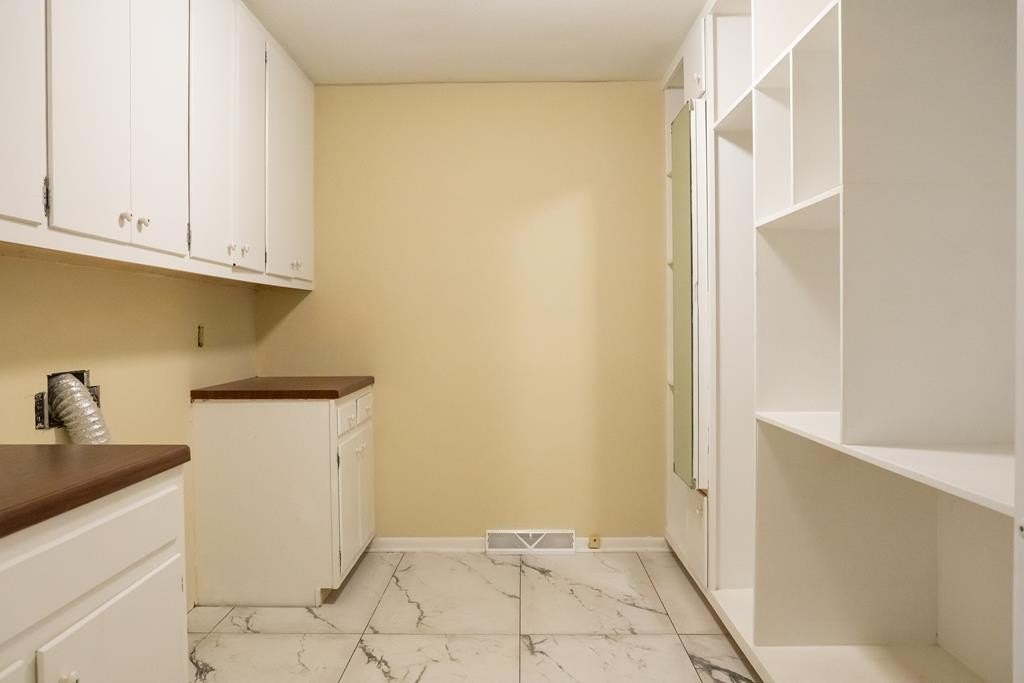 COOKEVILLE, Tennessee, 38501, United States, 5 Bedrooms Bedrooms, ,3.5 BathroomsBathrooms,Residential,Forsale,1885988