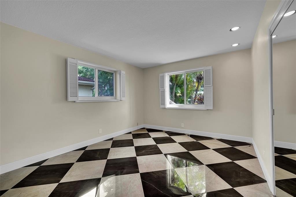 Hollywood, Florida, 33019, United States, 2 Bedrooms Bedrooms, ,2 BathroomsBathrooms,Residential,Forsale,1903988