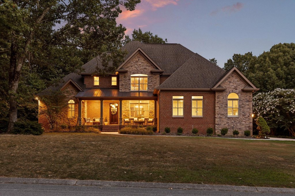 Signal Mountain, Tennessee, 37377, United States, 6 Bedrooms Bedrooms, ,4.5 BathroomsBathrooms,Residential,Forsale,1946768