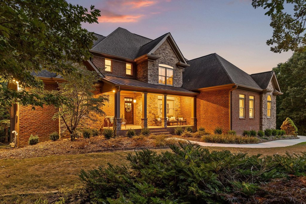 Signal Mountain, Tennessee, 37377, United States, 6 Bedrooms Bedrooms, ,4.5 BathroomsBathrooms,Residential,Forsale,1946768