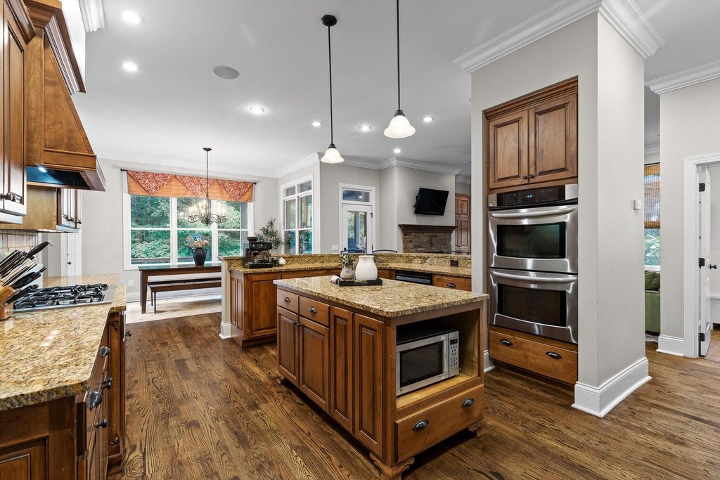 Signal Mountain, Tennessee, 37377, United States, 6 Bedrooms Bedrooms, ,4.5 BathroomsBathrooms,Residential,Forsale,1946768