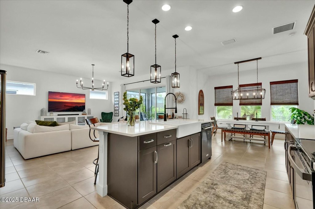 Daytona Beach, Florida, 32124, United States, 4 Bedrooms Bedrooms, ,3 BathroomsBathrooms,Residential,Forsale,1919140