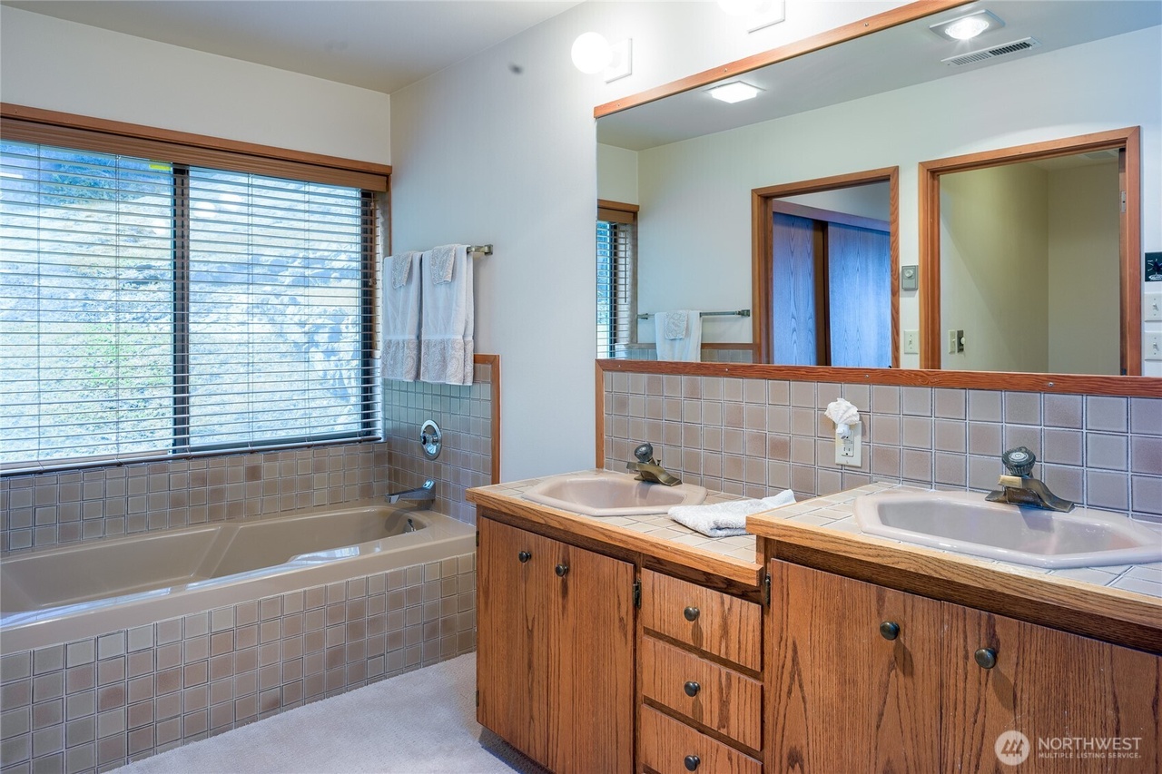 Lopez Island, Washington, 98261, United States, 3 Bedrooms Bedrooms, ,4 BathroomsBathrooms,Residential,Forsale,1926636