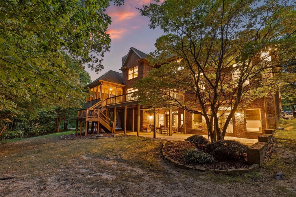 Signal Mountain, Tennessee, 37377, United States, 6 Bedrooms Bedrooms, ,4.5 BathroomsBathrooms,Residential,Forsale,1946768