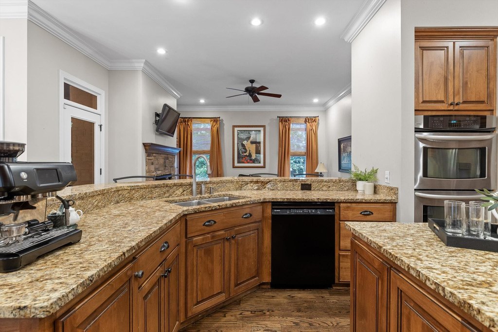 Signal Mountain, Tennessee, 37377, United States, 6 Bedrooms Bedrooms, ,4.5 BathroomsBathrooms,Residential,Forsale,1946768