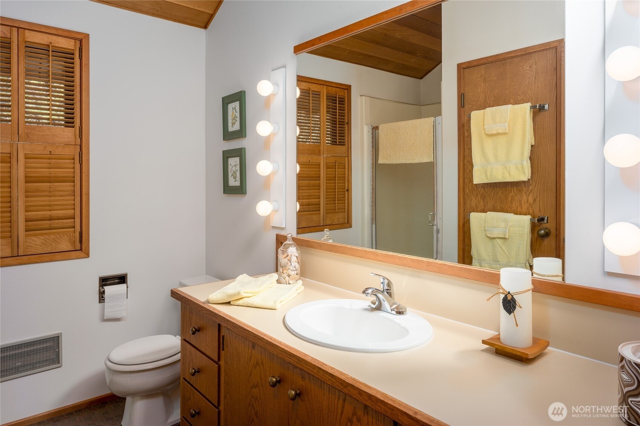 Lopez Island, Washington, 98261, United States, 3 Bedrooms Bedrooms, ,4 BathroomsBathrooms,Residential,Forsale,1926636