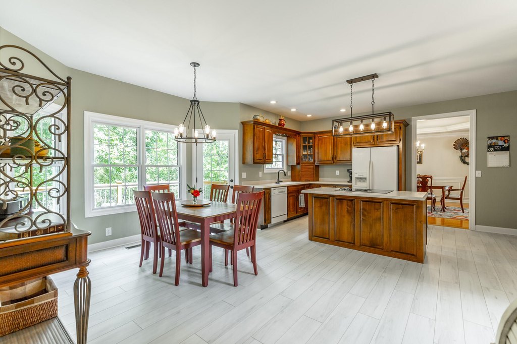 Hixson, Tennessee, 37343, United States, 4 Bedrooms Bedrooms, ,3.5 BathroomsBathrooms,Residential,Forsale,1894357