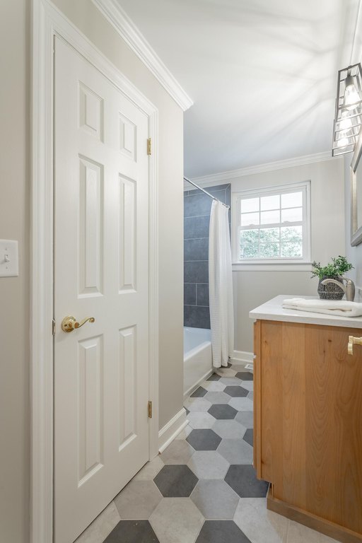 Chattanooga, Tennessee, 37415, United States, 3 Bedrooms Bedrooms, ,2 BathroomsBathrooms,Residential,Forsale,1894396