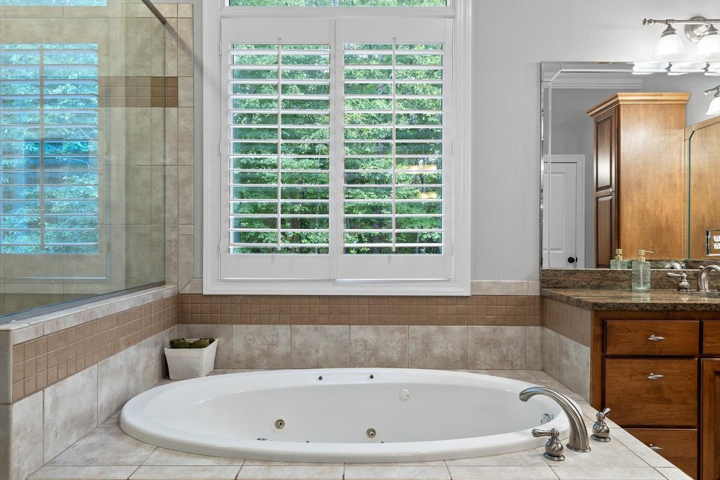 Signal Mountain, Tennessee, 37377, United States, 6 Bedrooms Bedrooms, ,4.5 BathroomsBathrooms,Residential,Forsale,1946768