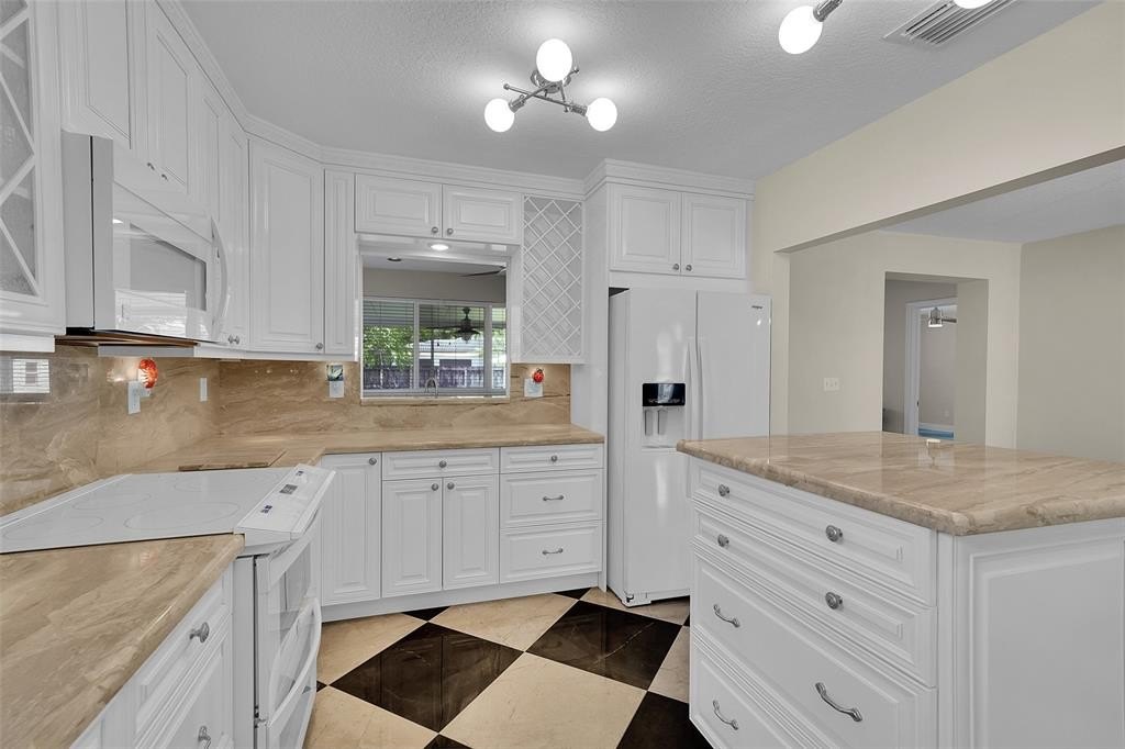 Hollywood, Florida, 33019, United States, 2 Bedrooms Bedrooms, ,2 BathroomsBathrooms,Residential,Forsale,1903988