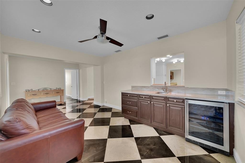 Hollywood, Florida, 33019, United States, 2 Bedrooms Bedrooms, ,2 BathroomsBathrooms,Residential,Forsale,1903988