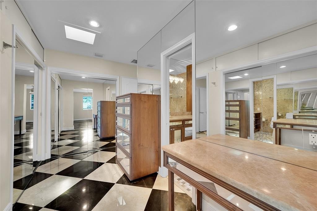Hollywood, Florida, 33019, United States, 2 Bedrooms Bedrooms, ,2 BathroomsBathrooms,Residential,Forsale,1903988
