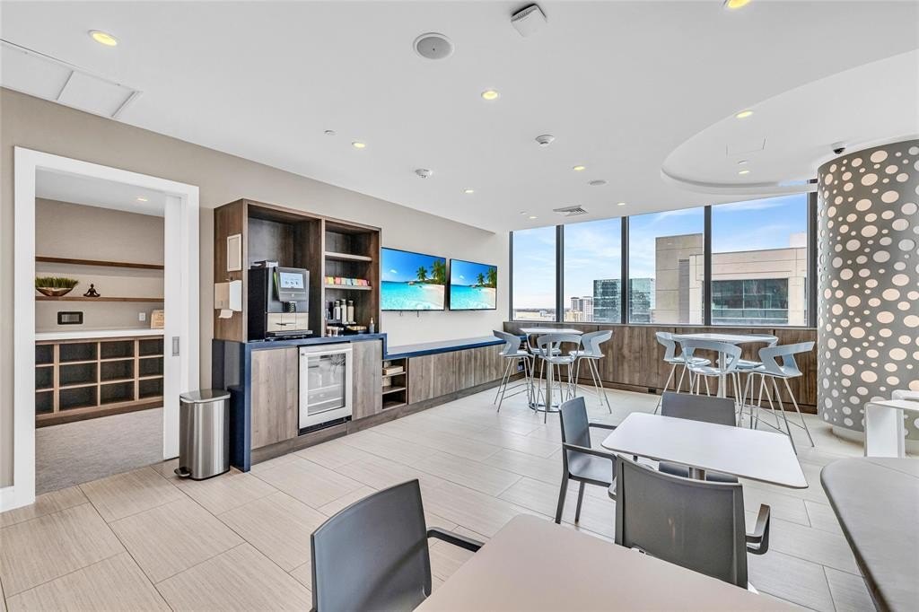 Fort Lauderdale, Florida, 33301, United States, 3 Bedrooms Bedrooms, ,2.5 BathroomsBathrooms,Residential,Forsale,1884585