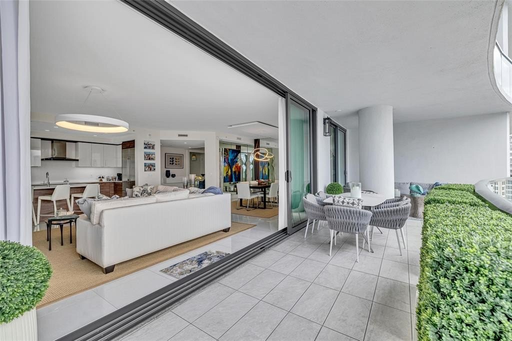 Fort Lauderdale, Florida, 33301, United States, 3 Bedrooms Bedrooms, ,2.5 BathroomsBathrooms,Residential,Forsale,1884585