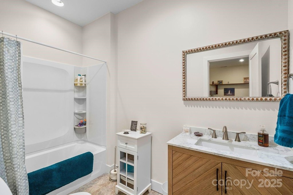 Hendersonville, North Carolina, 28792, United States, 3 Bedrooms Bedrooms, ,3 BathroomsBathrooms,Residential,Forsale,1962019