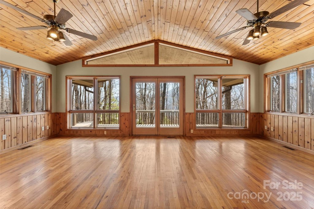 Maggie Valley, North Carolina, 28751, United States, 3 Bedrooms Bedrooms, ,3 BathroomsBathrooms,Residential,Forsale,1960259
