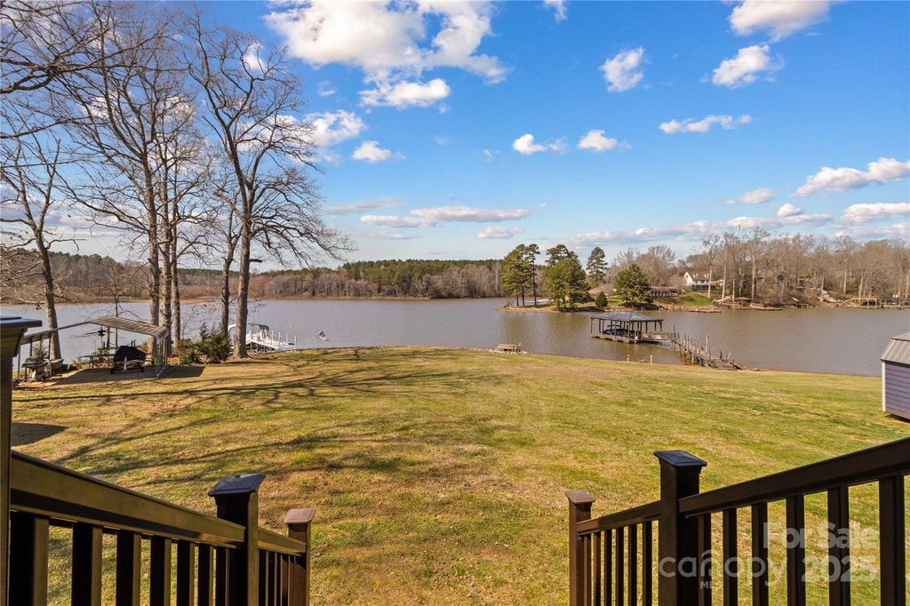 Sherrills Ford, North Carolina, 28673, United States, 2 Bedrooms Bedrooms, ,2 BathroomsBathrooms,Residential,Forsale,1953171