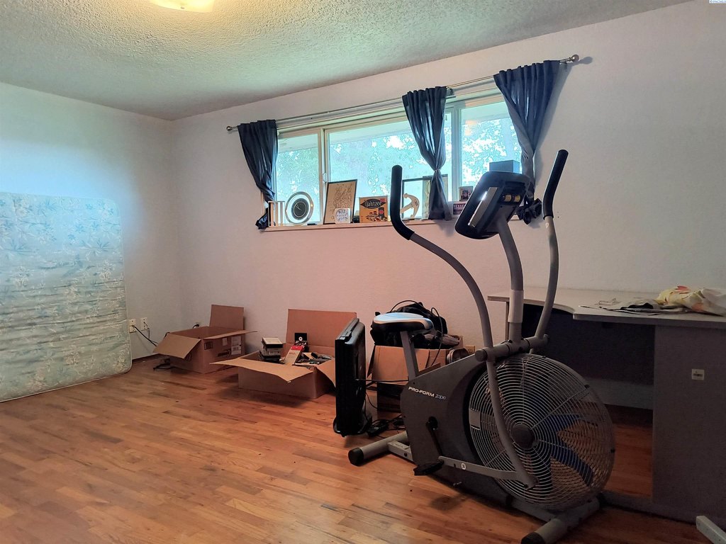 Kennewick, Washington, 99337, United States, 4 Bedrooms Bedrooms, ,2 BathroomsBathrooms,Residential,Forsale,1946098