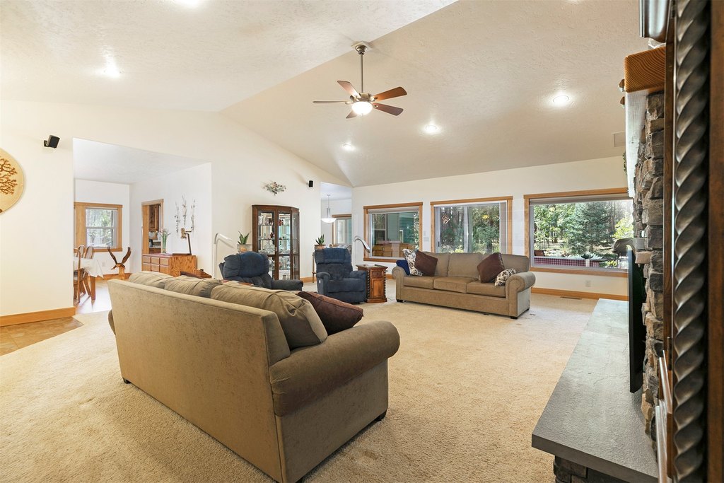 Hamilton, Montana, 59840, United States, 3 Bedrooms Bedrooms, ,2.5 BathroomsBathrooms,Residential,Forsale,1944297