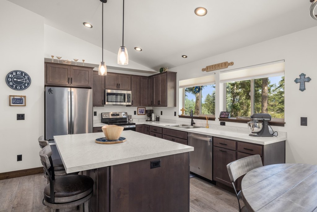 Lakeside, Montana, 59922, United States, 3 Bedrooms Bedrooms, ,2 BathroomsBathrooms,Residential,Forsale,1944295