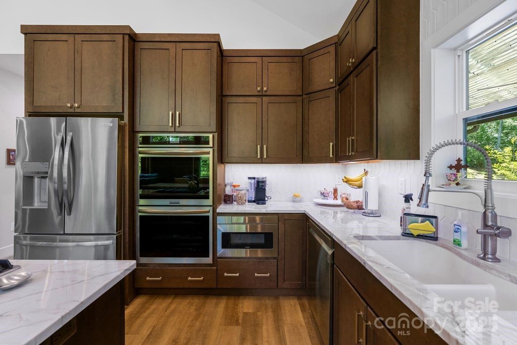 Hendersonville, North Carolina, 28792, United States, 3 Bedrooms Bedrooms, ,3 BathroomsBathrooms,Residential,Forsale,1962019