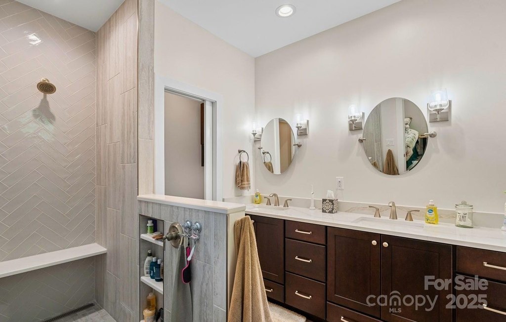 Hendersonville, North Carolina, 28792, United States, 3 Bedrooms Bedrooms, ,3 BathroomsBathrooms,Residential,Forsale,1962019