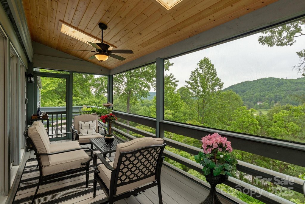 Flat Rock, North Carolina, 28739, United States, 3 Bedrooms Bedrooms, ,3 BathroomsBathrooms,Residential,Forsale,1886043
