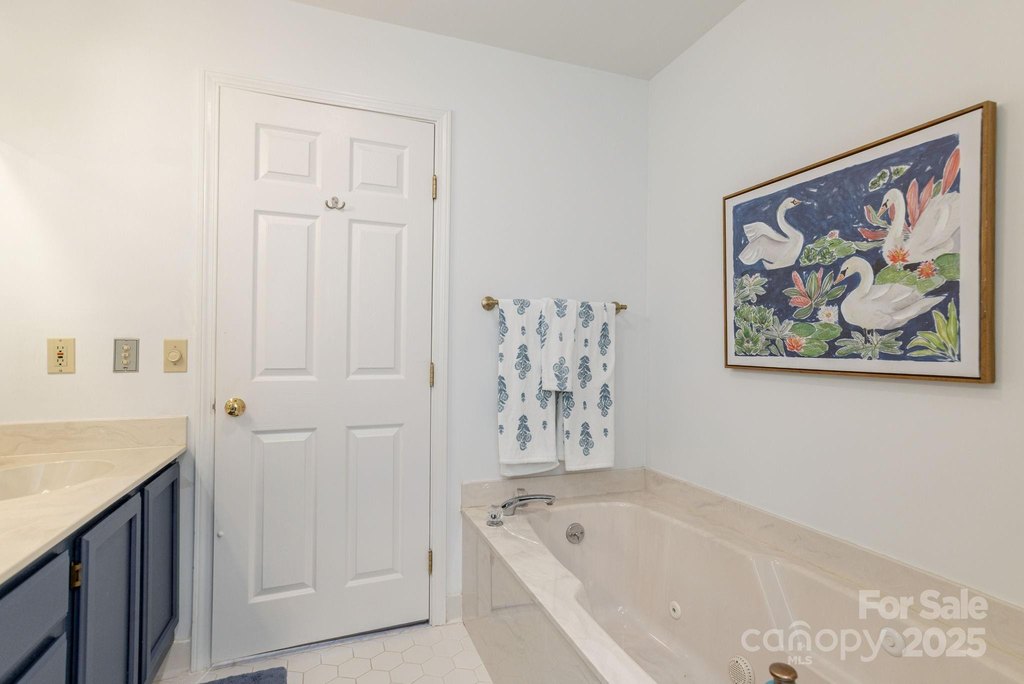 Flat Rock, North Carolina, 28739, United States, 3 Bedrooms Bedrooms, ,3 BathroomsBathrooms,Residential,Forsale,1886043