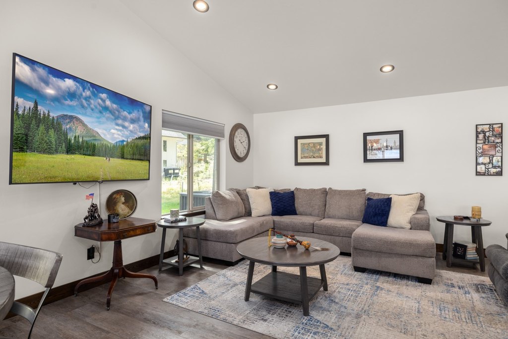 Lakeside, Montana, 59922, United States, 3 Bedrooms Bedrooms, ,2 BathroomsBathrooms,Residential,Forsale,1944295